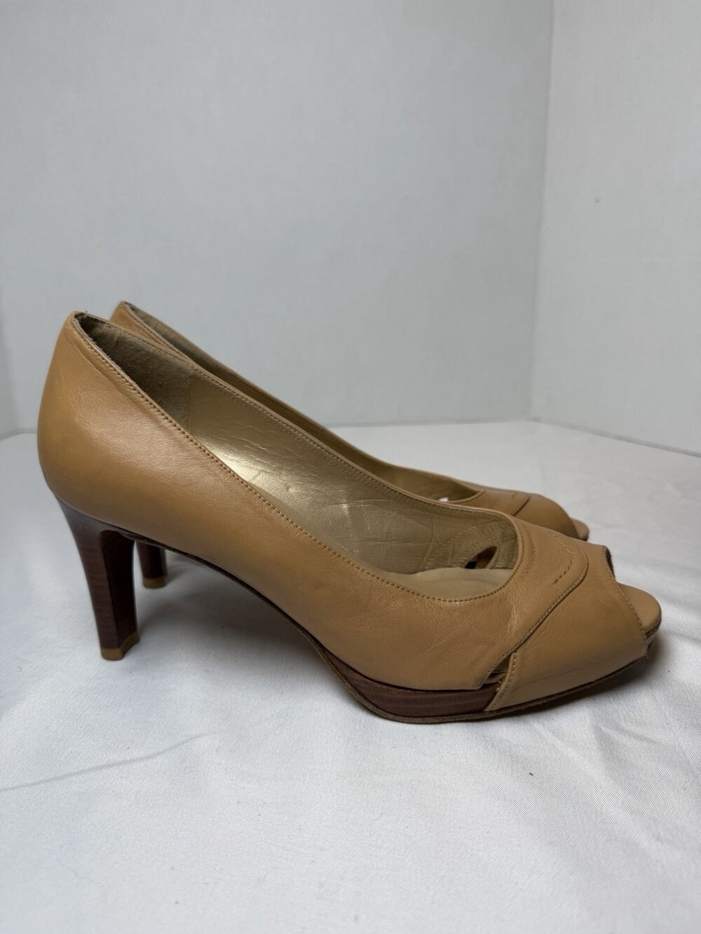 Stuart Weitzman Women’s Beige Leather Pep Toe Heel Pumps JW55912 Size 7.5